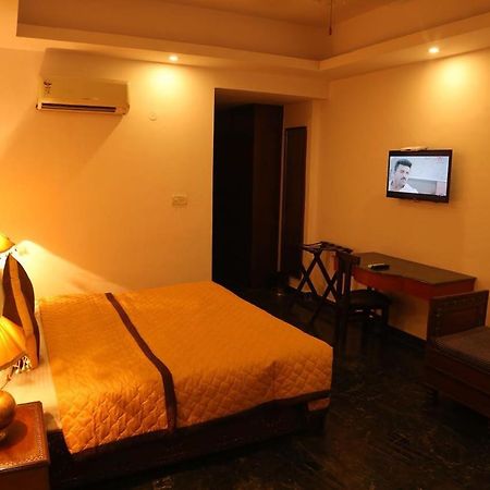 แมคสัน รีสอร์ต วรินทาวัน Hotel Kosi ภายนอก รูปภาพ