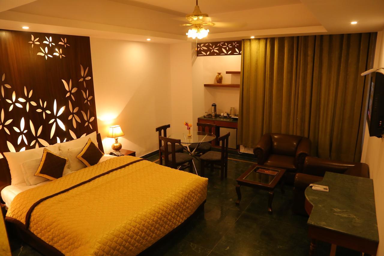 แมคสัน รีสอร์ต วรินทาวัน Hotel Kosi ภายนอก รูปภาพ
