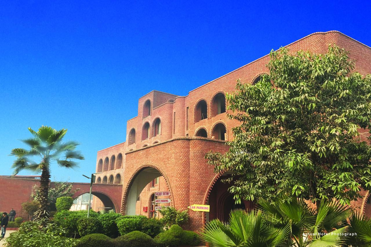 แมคสัน รีสอร์ต วรินทาวัน Hotel Kosi ภายนอก รูปภาพ