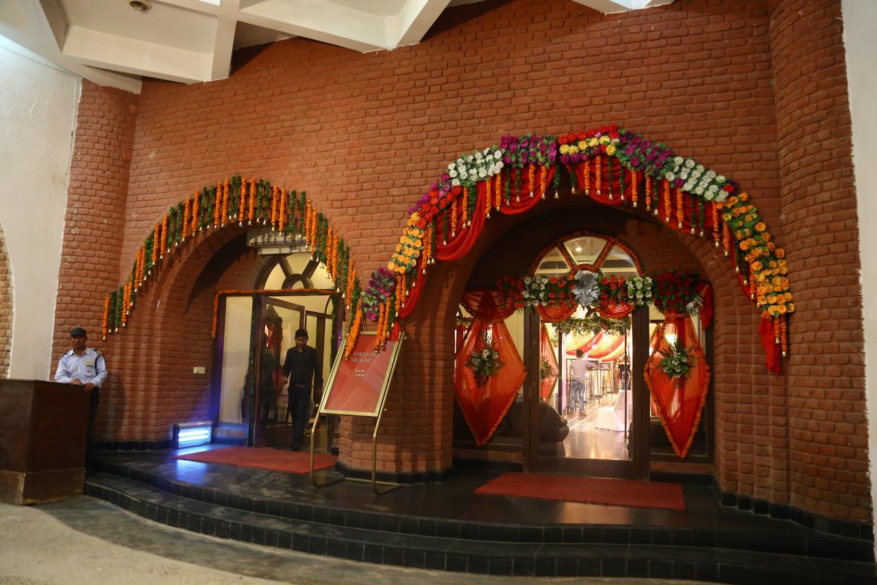 แมคสัน รีสอร์ต วรินทาวัน Hotel Kosi ภายนอก รูปภาพ