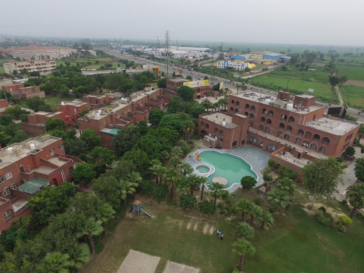 แมคสัน รีสอร์ต วรินทาวัน Hotel Kosi ภายนอก รูปภาพ