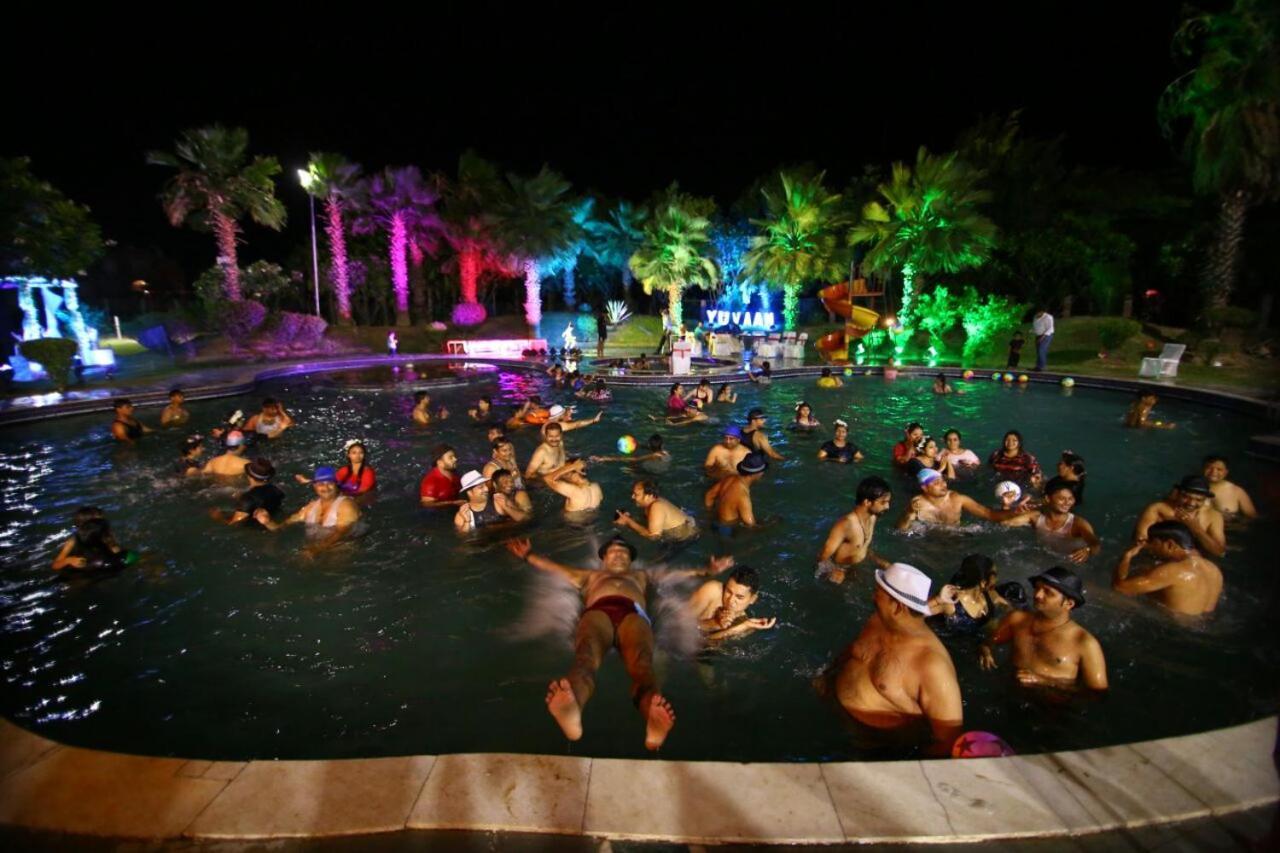 แมคสัน รีสอร์ต วรินทาวัน Hotel Kosi ภายนอก รูปภาพ