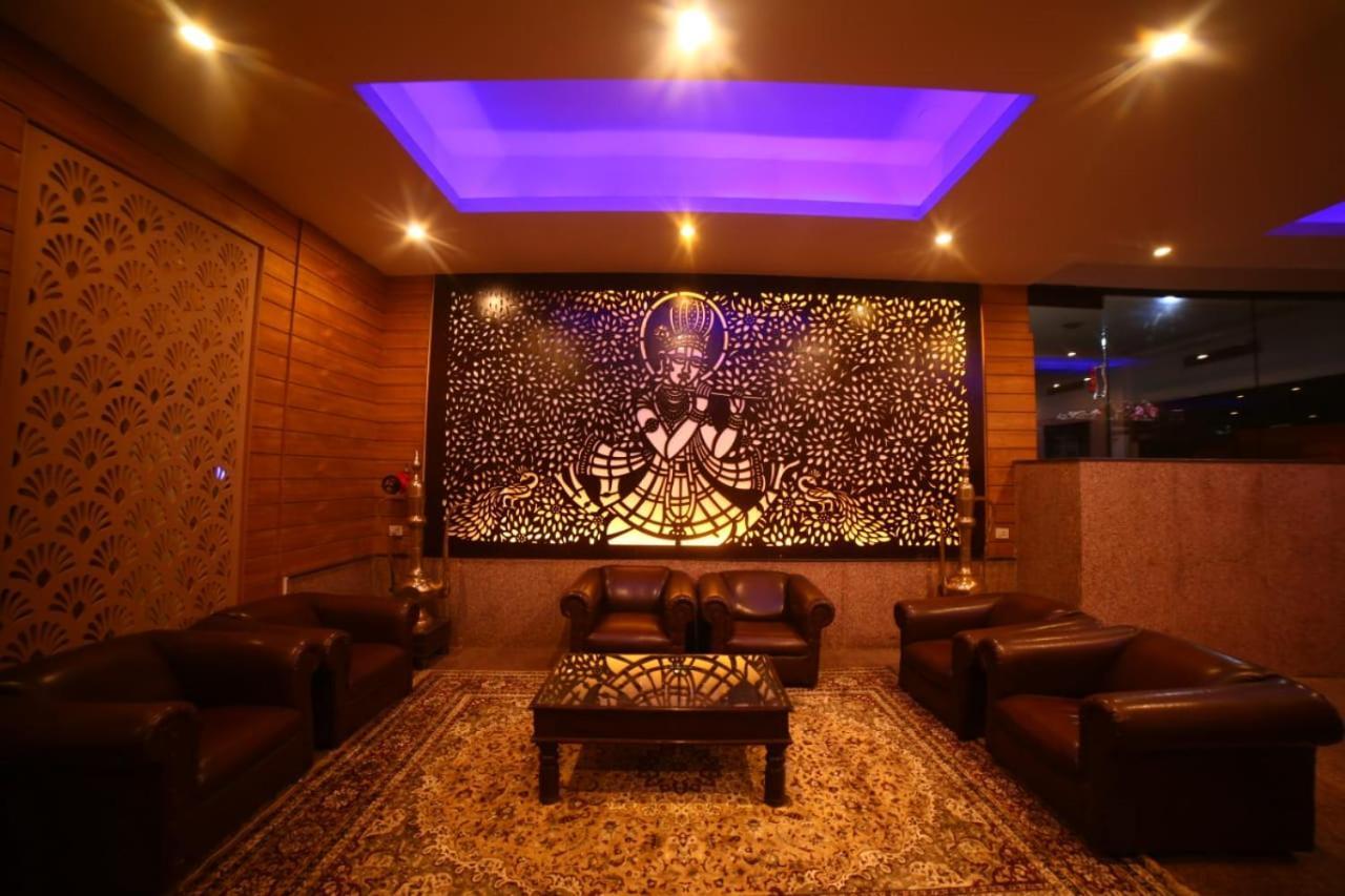 แมคสัน รีสอร์ต วรินทาวัน Hotel Kosi ภายนอก รูปภาพ