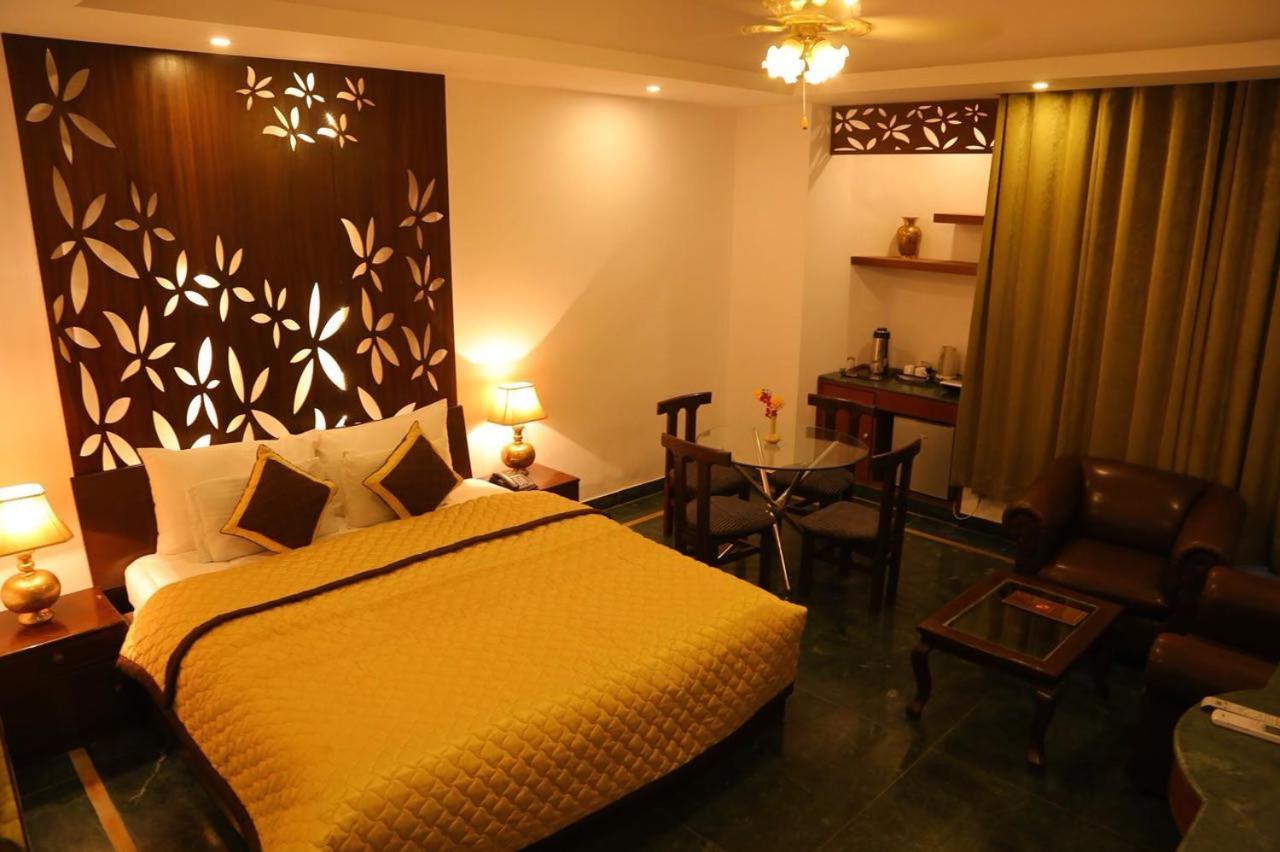 แมคสัน รีสอร์ต วรินทาวัน Hotel Kosi ภายนอก รูปภาพ